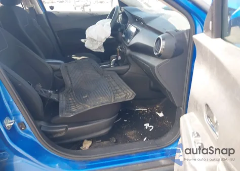 2021 Nissan Kicks Sv Xtronic Cvt z USA, uszkodzony, nr VIN 3N1CP5CV5ML518761